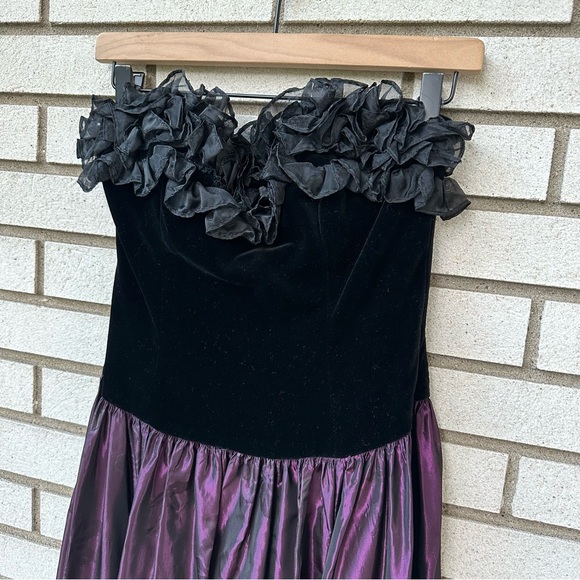 Vintage Laura Ashley Strapless Velvet Taffeta Gown Plum Black US10 - Picture 5 of 14
